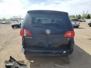 2010 Volkswagen Routan SE z VIN 2V4RW3D13AR209336, wystawiony jako Copart lot #56141365 z przebiegiem 169 541 mil mil oraz Szkody całkowita. Historia ofert i sprzedaży dostępna na DreamBid. Obrazek 6.