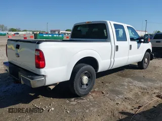 2013 Ford F-250 XL z VIN 1FT7W2A60DEB46693, wystawiony jako IAAI lot #42032373 z przebiegiem 93 900 mil mil oraz . Historia ofert i sprzedaży dostępna na DreamBid. Obrazek 4.