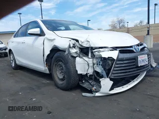 2015 Toyota Camry XLE with VIN 4T1BF1FK3FU114299, listed as a IAAI auction lot 42024946 with 152,972 mi miles. Bid and sale history available at carsss.com. Image 6.