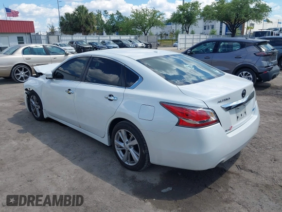 2014 Nissan Altima 2.5 S with VIN 1N4AL3AP1EC113007, listed as a IAAI auction lot 41885777 with 92,941 mi miles. Bid and sale history available at carsss.com. Image 3.