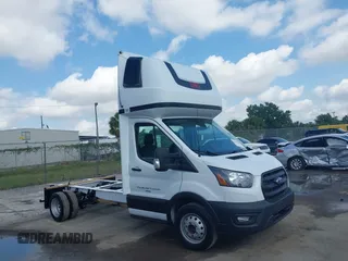 2023 Ford Transit z VIN 1FDBF6ZG0PKB35192, wystawiony jako IAAI lot #42191303 z przebiegiem 207 810 mil mil oraz . Historia ofert i sprzedaży dostępna na DreamBid. Obrazek 1.