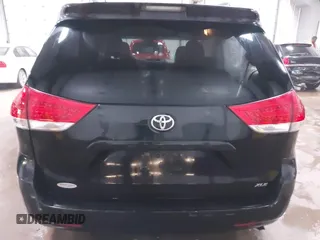 2011 Toyota Sienna XLE AAS with VIN 5TDYK3DC3BS141051, listed as a IAAI auction lot 41741058 with 236,626 mi miles. Bid and sale history available at carsss.com. Image 16.