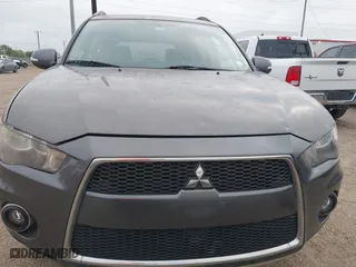 2011 Mitsubishi Outlander SE with VIN JA4AS3AW4BU023760, listed as a IAAI auction lot 42116273 with 147,731 mi miles. Bid and sale history available at carsss.com. Image 6.
