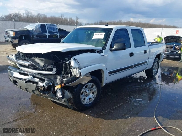 2004 Chevrolet Silverado 1500 Crew Cab LT with VIN 2GCEK13T541343313, listed as a IAAI auction lot 41617812 with 189,916 mi miles. Bid and sale history available at carsss.com. Image 2.