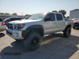 2007 Toyota Tacoma PreRunner z VIN 5TEJU62N07Z437107, wystawiony jako Copart lot #69564724 z przebiegiem 189 662 mil mil oraz Szkoda całkowita • Salvage title. Historia ofert i sprzedaży dostępna na DreamBid. Obrazek 1.
