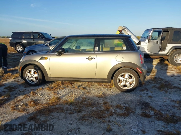 2007 MINI Hardtop with VIN WMWMF33587TU60750, listed as a IAAI auction lot 40640995 with Not Provided miles and . Bid and sale history available at DreamBid. Image 14.