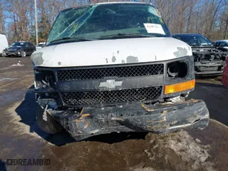 2005 Chevrolet Express Cargo Van with VIN 1GCGG25V151109899, listed as a IAAI auction lot 41287595 with 1 mi miles. Bid and sale history available at carsss.com. Image 6.