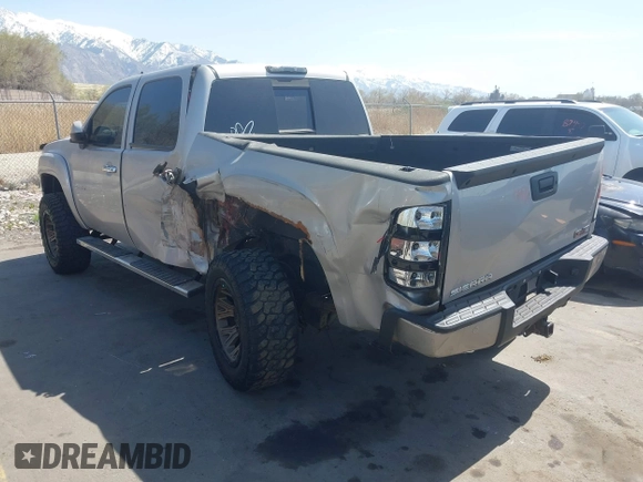 2008 GMC Sierra Denali z VIN 2GTEK638481176683, wystawiony jako IAAI lot #42003540 z przebiegiem 168 367 mil mil oraz . Historia ofert i sprzedaży dostępna na DreamBid. Obrazek 3.