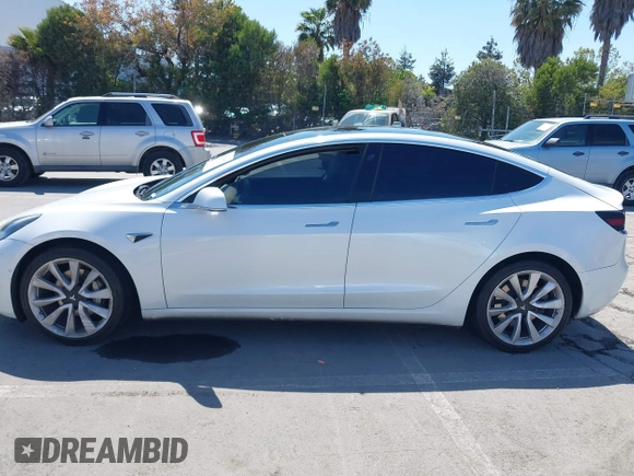 2020 Tesla Model 3 Long Range z VIN 5YJ3E1EB3LF621348, wystawiony jako IAAI lot #42121895 z przebiegiem Nie podano mil oraz . Historia ofert i sprzedaży dostępna na DreamBid. Obrazek 14.
