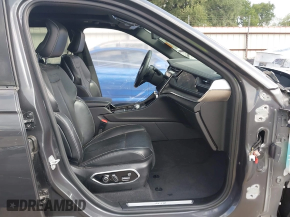 2022 Jeep Grand Cherokee Overland with VIN 1C4RJHDG6N8580874, listed as a IAAI auction lot 42498940 with 19,818 mi miles and . Bid and sale history available at DreamBid. Image 5.