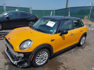2016 MINI Hardtop 4 Door z VIN WMWXU1C53G2D08424, wystawiony jako IAAI lot #42509304 z przebiegiem 97 729 mil mil oraz . Historia ofert i sprzedaży dostępna na DreamBid. Obrazek 2.