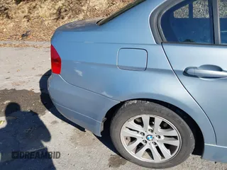 2006 BMW 3 Series 325xi with VIN WBAVD13576KV09164, listed as a IAAI auction lot 40558363 with 148,819 mi miles. Bid and sale history available at carsss.com. Image 14.