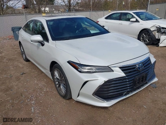 2022 Toyota Avalon Hybrid Limited with VIN 4T1DA1AB1NU013114, listed as a IAAI auction lot 42022922 with 30,686 mi miles. Bid and sale history available at carsss.com. Image 1.