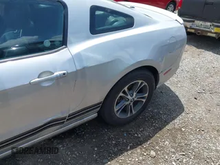 2013 Ford Mustang V6 with VIN 1ZVBP8AM7D5242049, listed as a IAAI auction lot 42629636 with 128,992 mi miles and . Bid and sale history available at DreamBid. Image 17.