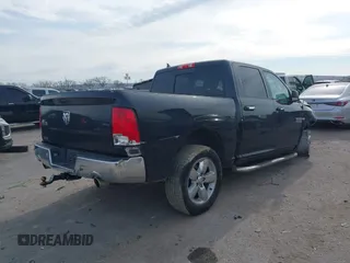 2018 Ram 1500 Lone Star Silver z VIN 1C6RR6LT6JS274001, wystawiony jako IAAI lot #41278610 z przebiegiem 131 991 mil mil oraz . Historia ofert i sprzedaży dostępna na DreamBid. Obrazek 4.