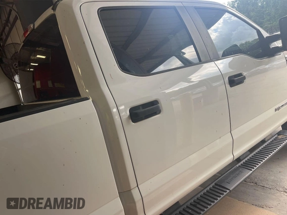 2019 Ford F-250 XL z VIN 1FT7W2BTXKED46997, wystawiony jako IAAI lot #42737714 z przebiegiem 124 075 mil mil oraz . Historia ofert i sprzedaży dostępna na DreamBid. Obrazek 6.