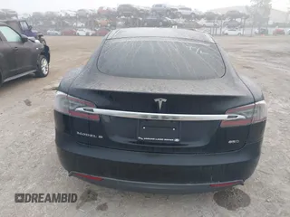 2015 Tesla Model S 85D with VIN 5YJSA1E24FF111120, listed as a IAAI auction lot 41471698 with 58,126 mi miles. Bid and sale history available at carsss.com. Image 17.