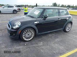 2012 MINI Hardtop S z VIN WMWSV3C52CT387024, wystawiony jako IAAI lot #42754819 z przebiegiem 54 853 mil mil oraz . Historia ofert i sprzedaży dostępna na DreamBid. Obrazek 2.