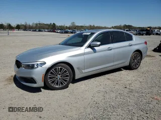 2018 BMW 5 Series 530i z VIN WBAJA5C51JWA56940, wystawiony jako Copart lot #50298415 z przebiegiem 108 477 mil mil oraz Szkody całkowita. Historia ofert i sprzedaży dostępna na DreamBid. Obrazek 1.