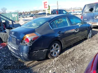 2007 Nissan Altima 2.5 with VIN 1N4AL21E87C180988, listed as a IAAI auction lot 41087817 with 999,999 mi miles. Bid and sale history available at carsss.com. Image 4.