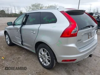 2015 Volvo XC60 T5 Drive-E Premier z VIN YV440MDB9F2613538, wystawiony jako IAAI lot #42183886 z przebiegiem 115 768 mil mil oraz . Historia ofert i sprzedaży dostępna na DreamBid. Obrazek 3.