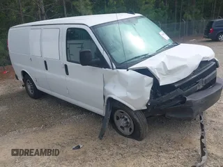 2020 Chevrolet Express Cargo z VIN 1GCWGAFP7L1128105, wystawiony jako IAAI lot #42186923 z przebiegiem 183 036 mil mil oraz . Historia ofert i sprzedaży dostępna na DreamBid. Obrazek 1.