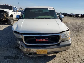 2000 GMC New Sierra 1500 SLE with VIN 2GTEC19T0Y1358568, listed as a Copart auction lot 43400635 with 299,733 mi miles and Salvage Title. Bid and sale history available at carsss.com. Image 5.