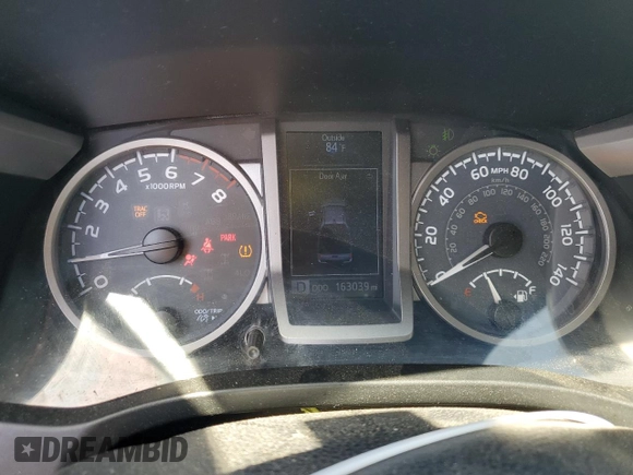 2017 Toyota Tacoma SR5 z VIN 5TFDZ5BN0HX025190, wystawiony jako Copart lot #53604695 z przebiegiem 163 039 mil mil oraz Szkoda całkowita • Salvage title. Historia ofert i sprzedaży dostępna na DreamBid. Obrazek 9.
