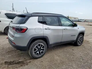 2024 Jeep Compass Trailhawk z VIN 3C4NJDDN7RT149862, wystawiony jako Copart lot #62734775 z przebiegiem 27 346 mil mil oraz Czysty tytuł • Clean title. Historia ofert i sprzedaży dostępna na DreamBid. Obrazek 3.