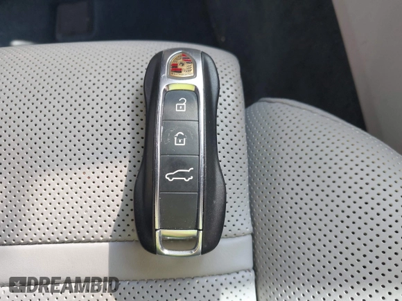 2020 Porsche Cayenne z VIN WP1AA2AYXLDA02335, wystawiony jako IAAI lot #42274256 z przebiegiem 69 113 mil mil oraz . Historia ofert i sprzedaży dostępna na DreamBid. Obrazek 11.