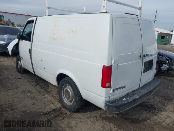 1998 GMC Safari Cargo with VIN 1GTDM19W5WB533168, listed as a IAAI auction lot 41402938 with 239,070 mi miles. Bid and sale history available at carsss.com. Image 3.