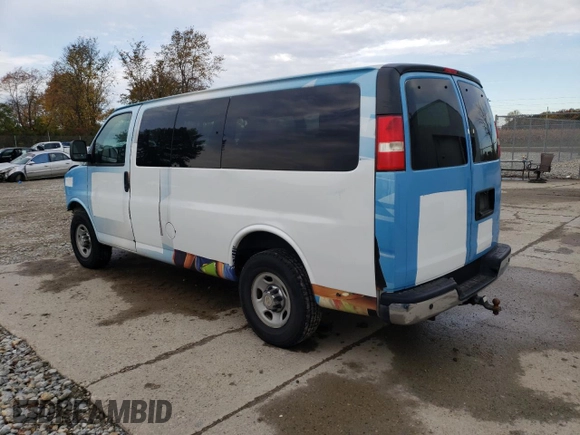 2013 Chevrolet Express Passenger 1LT z VIN 1GAZGYFG5D1190358, wystawiony jako Copart lot #75496574 z przebiegiem 114 340 mil mil oraz Szkoda całkowita • Salvage title. Historia ofert i sprzedaży dostępna na DreamBid. Obrazek 2.