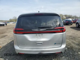 2024 Chrysler Pacifica Hybrid Select z VIN 2C4RC1S71RR141595, wystawiony jako Copart lot #51647615 z przebiegiem 20 475 mil mil oraz Nie do naprawy • Non repairable. Historia ofert i sprzedaży dostępna na DreamBid. Obrazek 6.