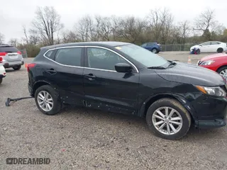 2017 Nissan Rogue Sport SL with VIN JN1BJ1CR4HW127660, listed as a IAAI auction lot 41917524 with 113,763 mi miles. Bid and sale history available at carsss.com. Image 6.