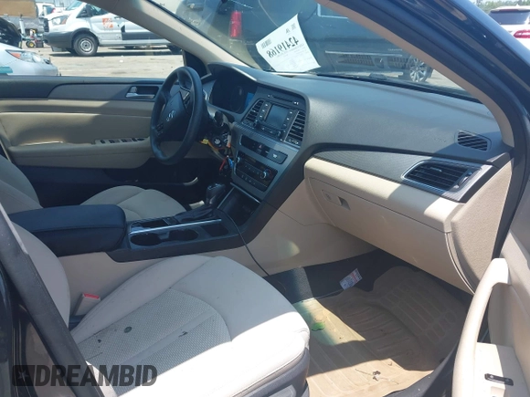 2015 Hyundai Sonata SE z VIN 5NPE24AF0FH205355, wystawiony jako IAAI lot #42419168 z przebiegiem 47 838 mil mil oraz . Historia ofert i sprzedaży dostępna na DreamBid. Obrazek 5.