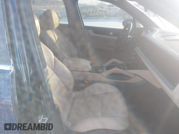 2024 Porsche Cayenne z VIN WP1AA2AY3RDA03125, wystawiony jako IAAI lot #41541684 z przebiegiem 32 813 mil mil oraz . Historia ofert i sprzedaży dostępna na DreamBid. Obrazek 5.