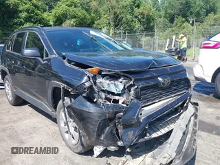 2021 Toyota RAV4 LE z VIN 2T3H1RFV2MC112003, wystawiony jako IAAI lot #42548158 z przebiegiem 38 712 mil mil oraz . Historia ofert i sprzedaży dostępna na DreamBid. Obrazek 1.
