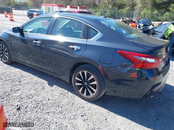 2018 Nissan Altima 2.5 SR with VIN 1N4AL3AP8JC179774, listed as a IAAI auction lot 41933926 with 131,506 mi miles. Bid and sale history available at carsss.com. Image 3.