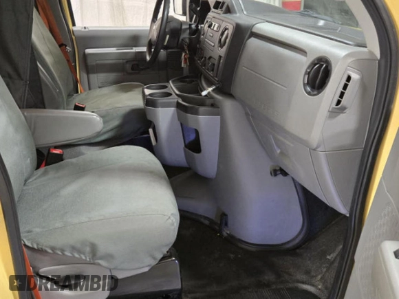 2019 Ford Econoline Commercial z VIN 1FDXE4FS3KDC57693, wystawiony jako Copart lot #84570474 z przebiegiem 83 957 mil mil oraz Tytuł czysty. Historia ofert i sprzedaży dostępna na DreamBid. Obrazek 5.