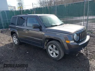 2016 Jeep Patriot Latitude with VIN 1C4NJRFB9GD647161, listed as a IAAI auction lot 41661333 with 135,849 mi miles. Bid and sale history available at carsss.com. Image 1.