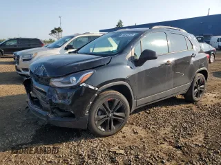 2021 Chevrolet Trax LT z VIN KL7CJPSB8MB333961, wystawiony jako Copart lot #60043515 z przebiegiem 81 139 mil mil oraz Nie do naprawy • Non repairable. Historia ofert i sprzedaży dostępna na DreamBid. Obrazek 1.