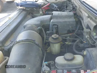 2002 Ford F-150 XL с VIN 1FTRX17W22NA33610, выставлен на аукционе IAAI как лот 42029016 с пробегом 230 411 миль миль и . История ставок и продаж доступна на DreamBid. Изображение 20.