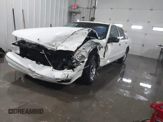 1996 Chevrolet Caprice 1SA Special Value z VIN 1G1BL52P3TR165928, wystawiony jako IAAI lot #41271004 z przebiegiem 130 794 mil mil oraz . Historia ofert i sprzedaży dostępna na DreamBid. Obrazek 2.