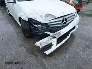 2013 Mercedes-Benz C 300 Sport с VIN WDDGF8AB7DR276047, выставлен на аукционе IAAI как лот 42511628 с пробегом 113 694 миль миль и . История ставок и продаж доступна на DreamBid. Изображение 6.