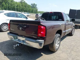 2005 Dodge Dakota SLT with VIN 1D7HE42N05S193871, listed as a IAAI auction lot 42587320 with 130,122 mi miles and . Bid and sale history available at DreamBid. Image 4.