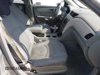 2016 Chevrolet Traverse LS z VIN 1GNKRFKD0GJ224561, wystawiony jako IAAI lot #42183233 z przebiegiem 245 355 mil mil oraz . Historia ofert i sprzedaży dostępna na DreamBid. Obrazek 5.