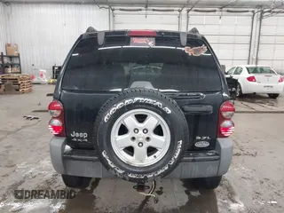 2005 Jeep Liberty Sport with VIN 1J4GL48K75W508905, listed as a IAAI auction lot 41933919 with 203,514 mi miles. Bid and sale history available at carsss.com. Image 16.
