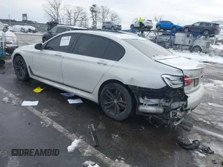 2018 BMW 7 Series 740i xDrive with VIN WBA7E4C59JGV23876, listed as a IAAI auction lot 41381398 with 106,675 mi miles. Bid and sale history available at carsss.com. Image 3.