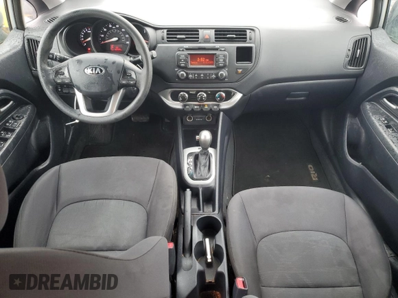2013 Kia Rio LX z VIN KNADM4A30D6272845, wystawiony jako Copart lot #58018695 z przebiegiem 60 589 mil mil oraz Czysty tytuł • Clean title. Historia ofert i sprzedaży dostępna na DreamBid. Obrazek 8.