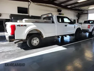 2018 Ford F-250 XL z VIN 1FT7X2B64JEB43318, wystawiony jako IAAI lot #42879295 z przebiegiem 215 145 mil mil oraz . Historia ofert i sprzedaży dostępna na DreamBid. Obrazek 4.